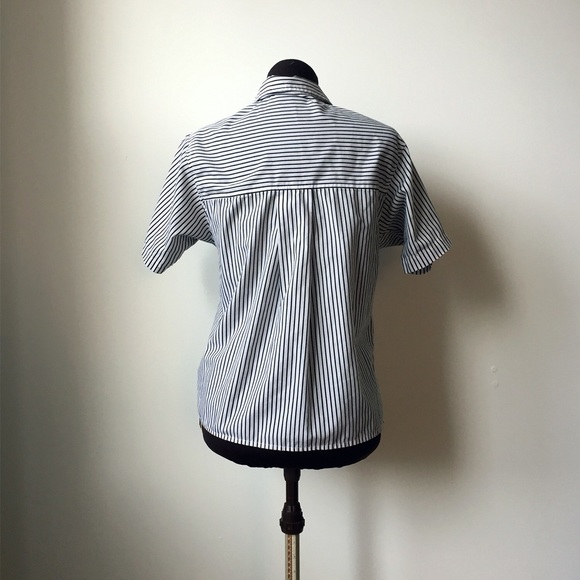 VTG Vertical Stripe Contrast Button-Up Top - Picture 2 of 6